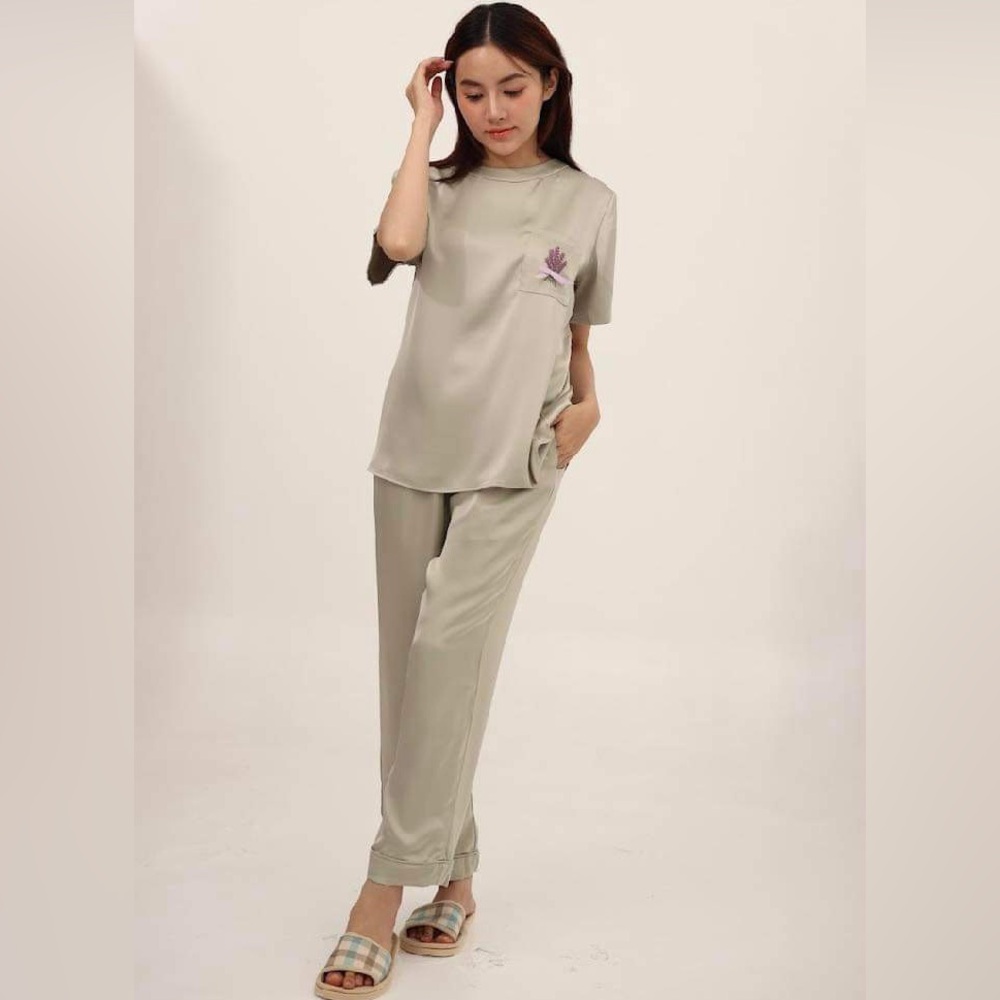 Machine washable silk pajamas set for women with hand embroidered ****** NEW****